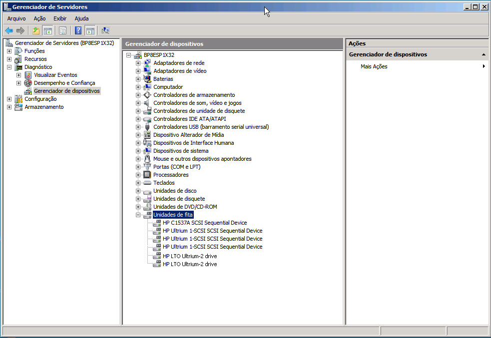 Caixa de diálogo Gerenciamento do computador O objeto Outros dispositivos é expandido e exibe os nomes dos dispositivos conectados ao servidor.